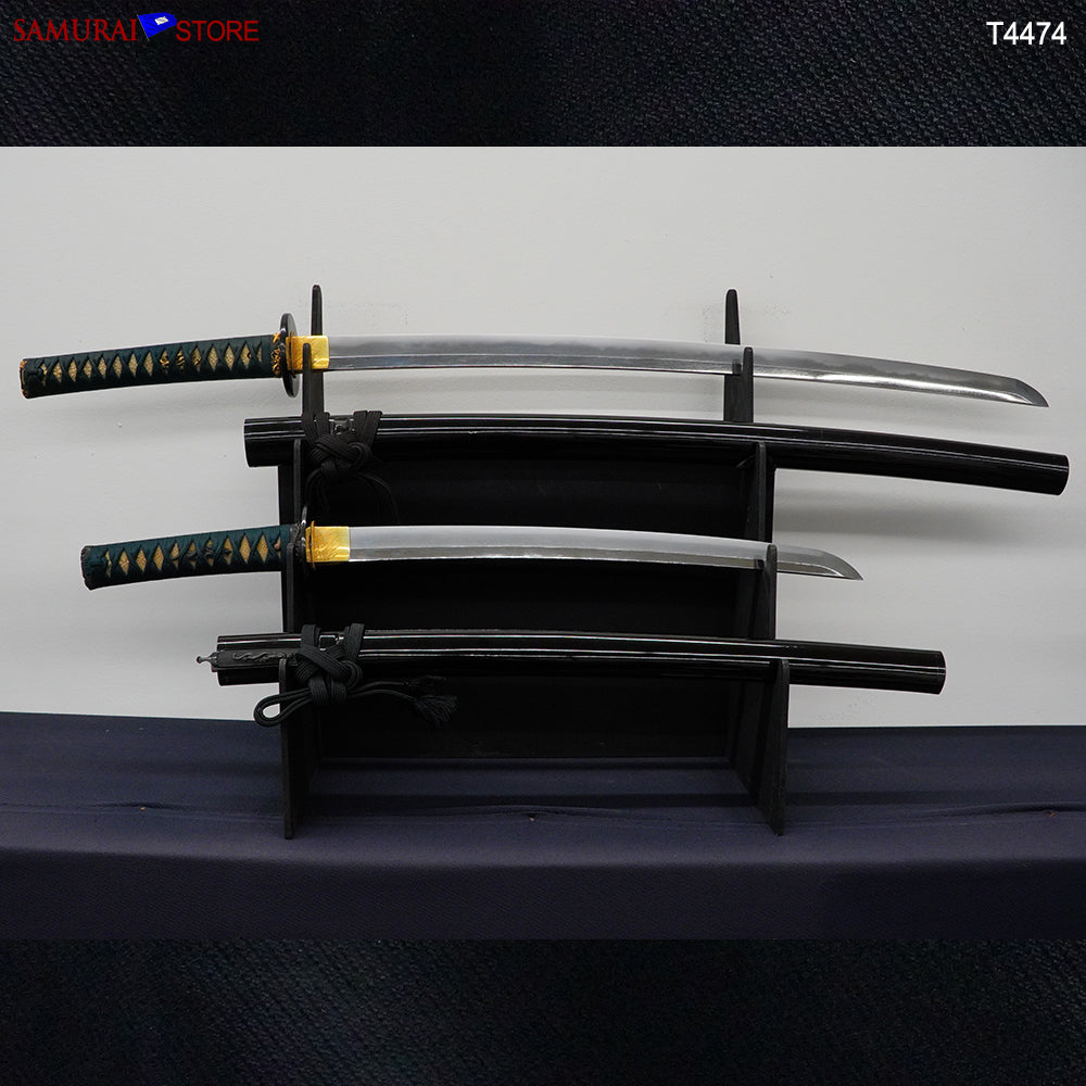 T4474 Pair of antique Katana & Wakizashi swords in Ornate